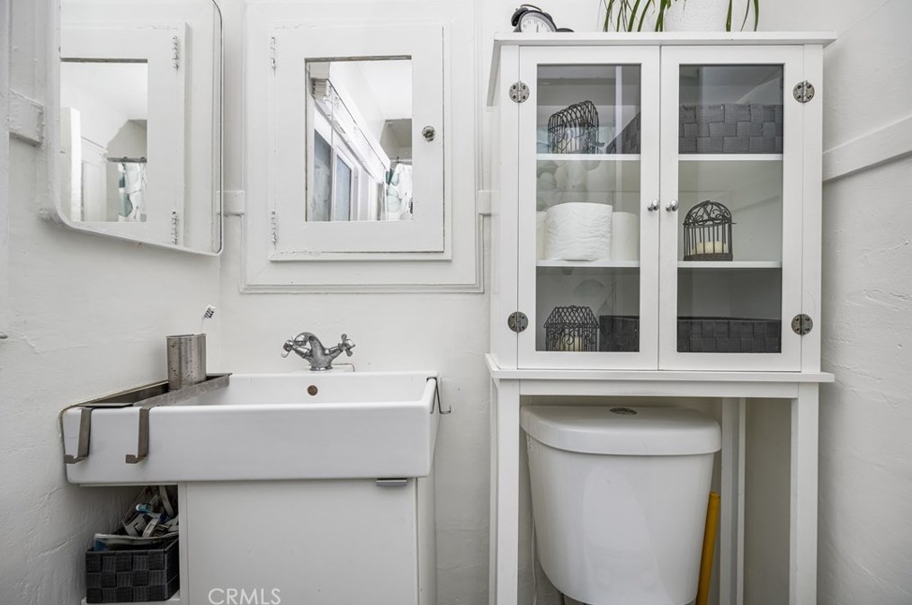 218 9th St, Long Beach CA  90813-4214 exterior