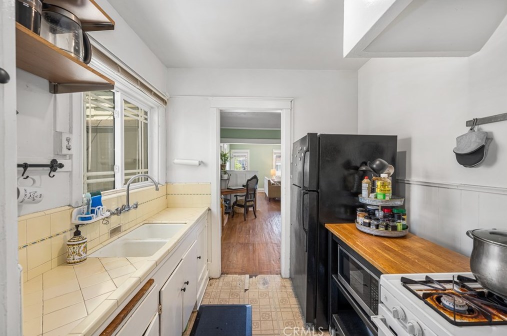 218 9th St, Long Beach CA  90813-4214 exterior