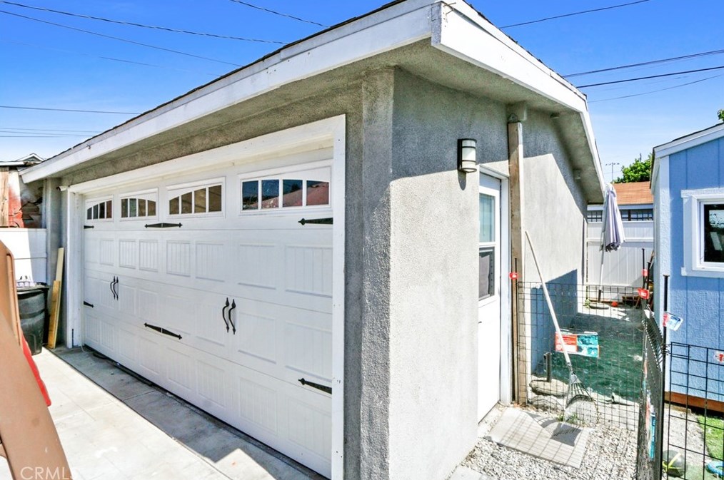 403 43rd St, Los Angeles CA  90011-3009 exterior