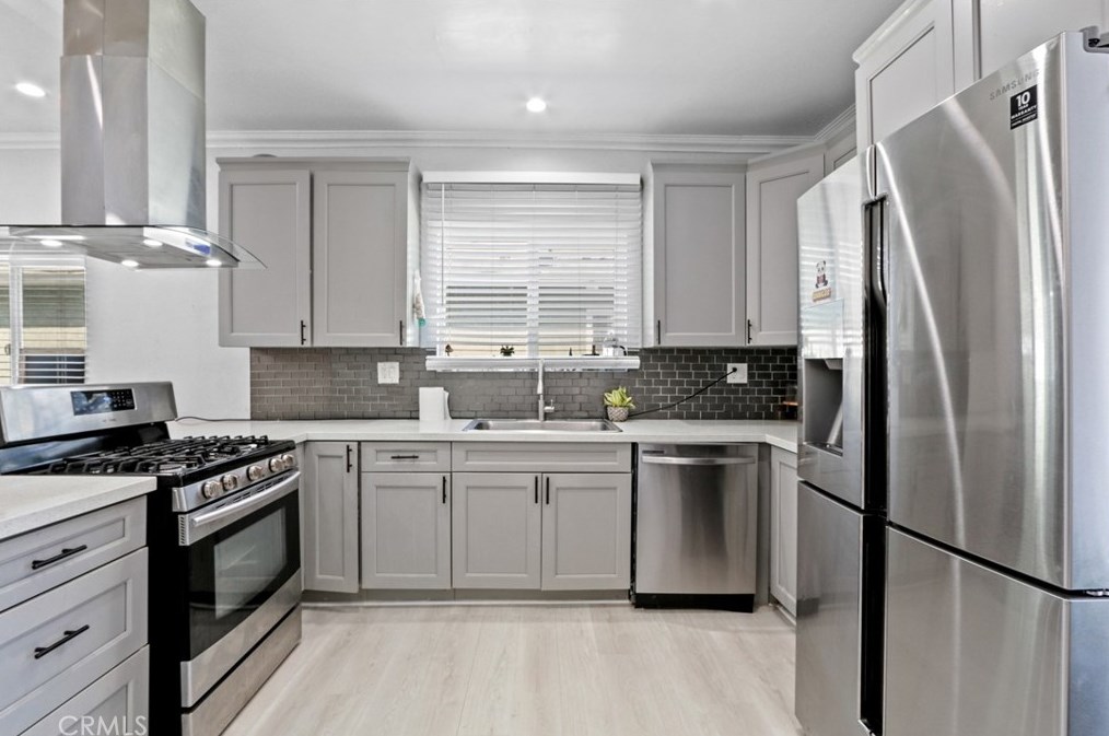 403 43rd St, Los Angeles CA  90011-3009 exterior