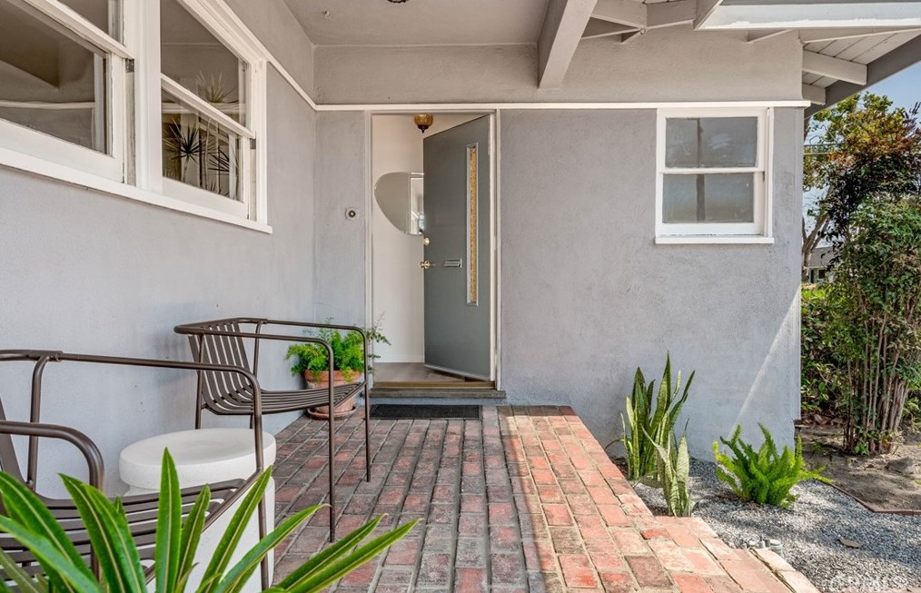 1803 Nipomo Ave, Long Beach, CA 90815-3643