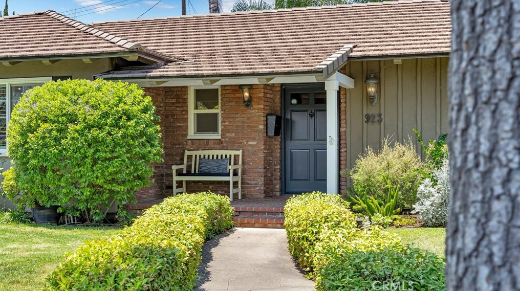 923 20th St, Santa Ana, CA 92706-3016