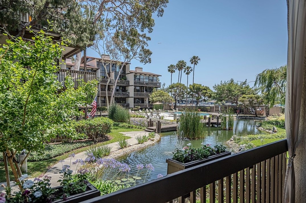 7104 Marina Pacifica Dr, Long Beach, CA 90803