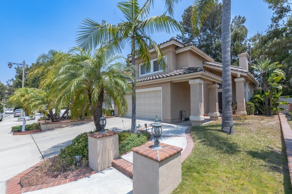1042 S Laughingbrook Ct, Anaheim, CA 92808