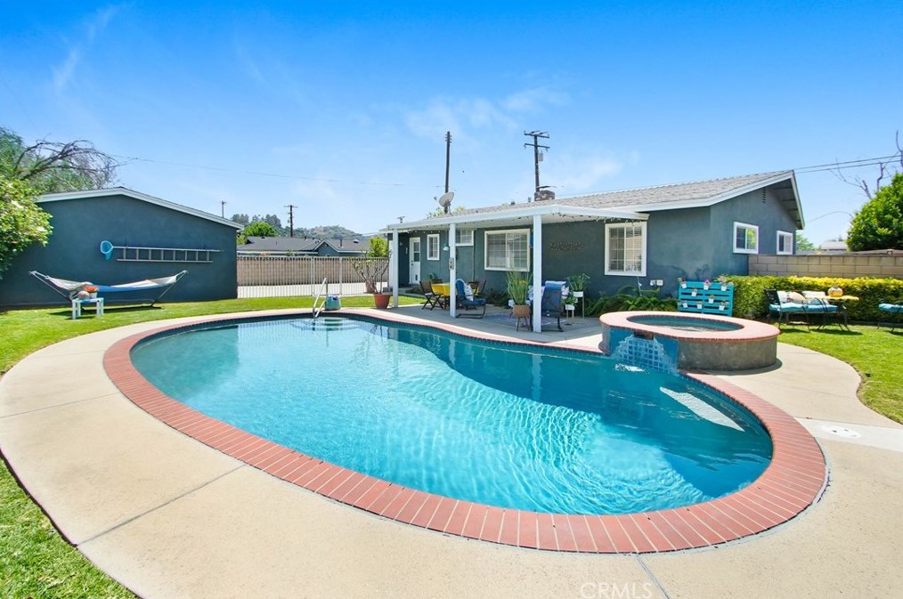 310 S Valley Center Ave, Glendora, CA 91741