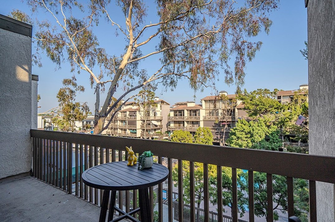 8312 Marina Pacifica Dr, Long Beach, CA 90803