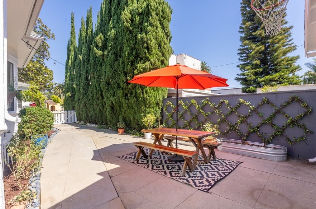 3761 Lime Ave, Long Beach CA  90807-4137 exterior