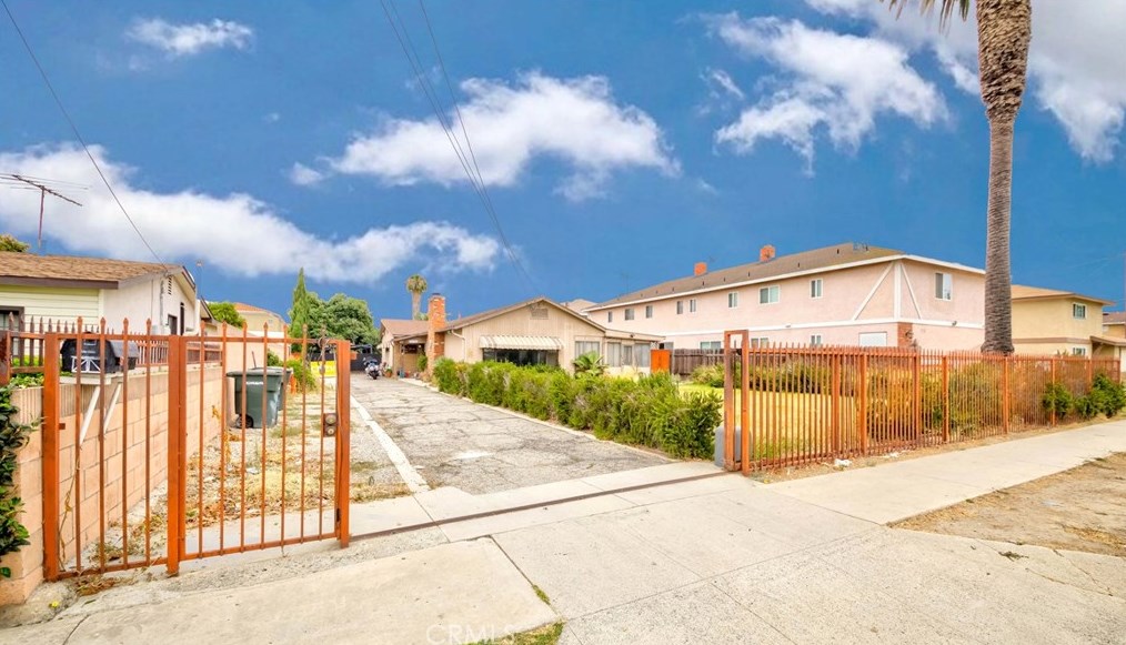 9201 Cedar St, Bellflower, CA 90706-6405