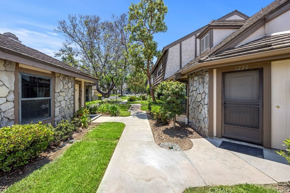 1220 Cambridge Dr, La Habra, CA 90631