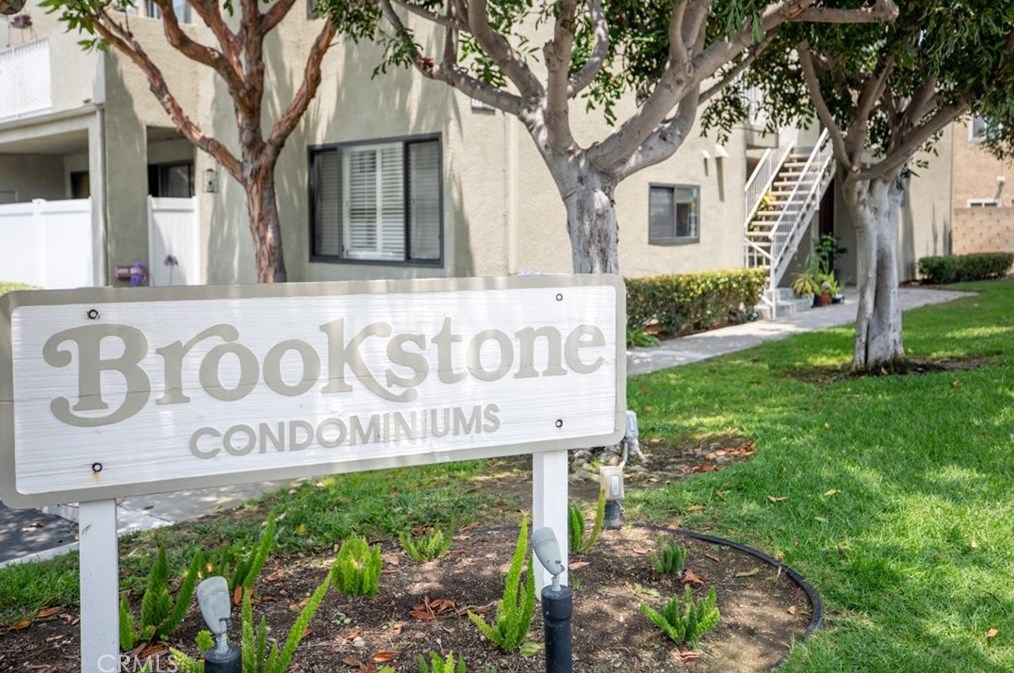 17722 Sergio Cir #102, Huntington Beach, CA 92647