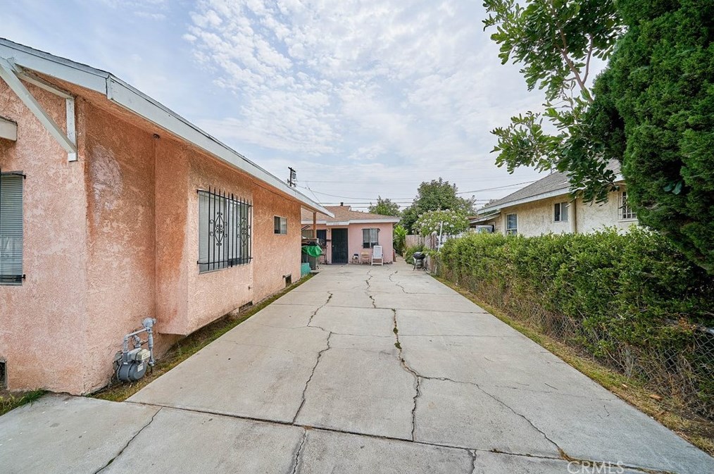 2120 Myrtle Ave, Long Beach CA  90806-4831 exterior