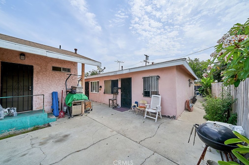 2120 Myrtle Ave, Long Beach CA  90806-4831 exterior