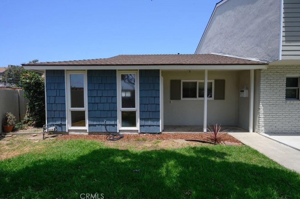 8112 Foxhall Dr, Huntington Beach, CA 92646