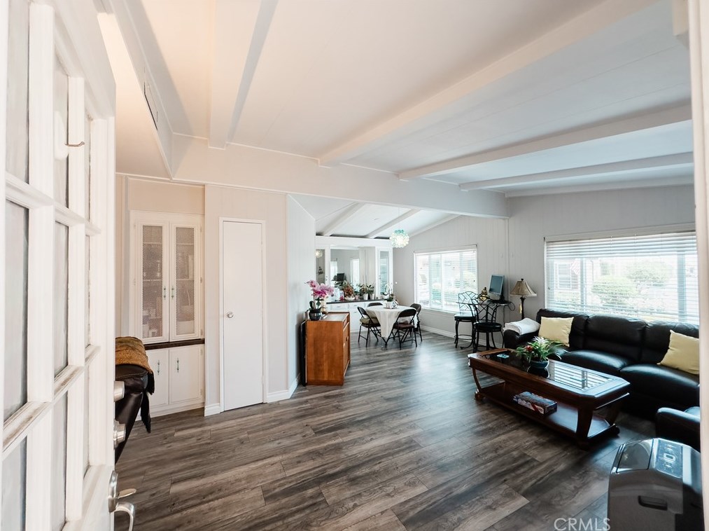 249 Albatross Ln, Santa Ana, CA 92708-5802