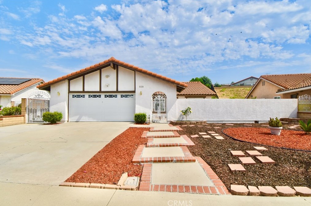 668 Valley Springs Dr, Walnut, CA 91789