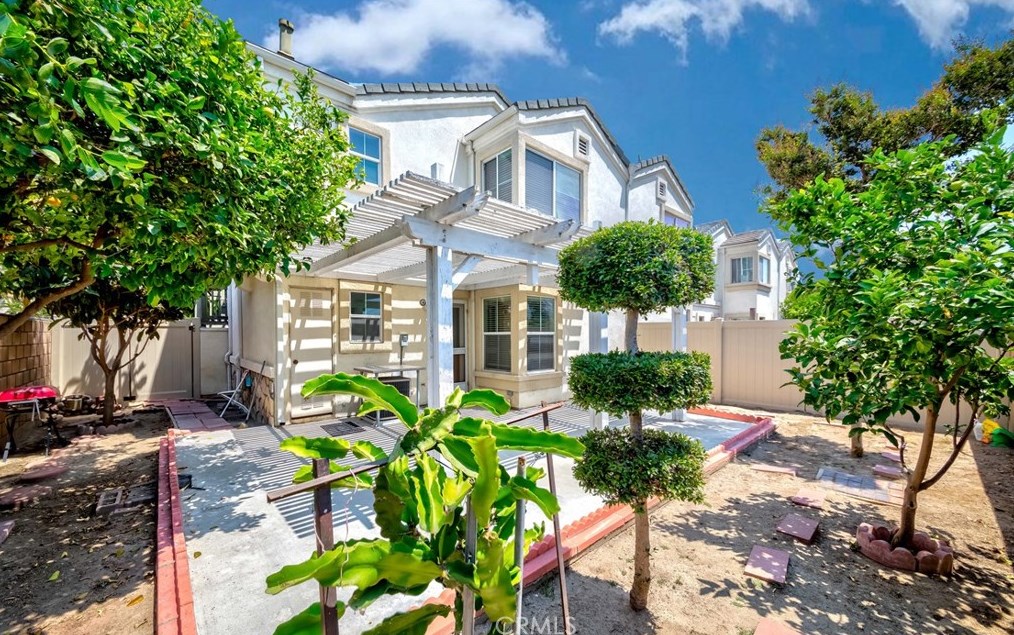 3286 Orange Ave, Anaheim CA  92804-3001 exterior
