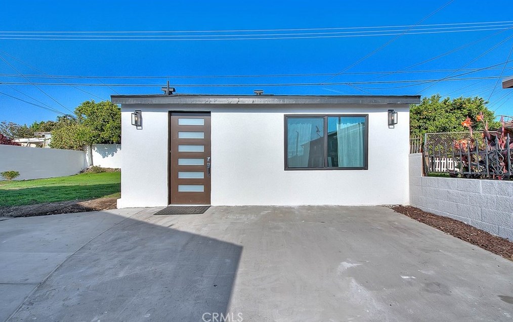 9236 Hobart Blvd, Los Angeles CA  90047-3820 exterior