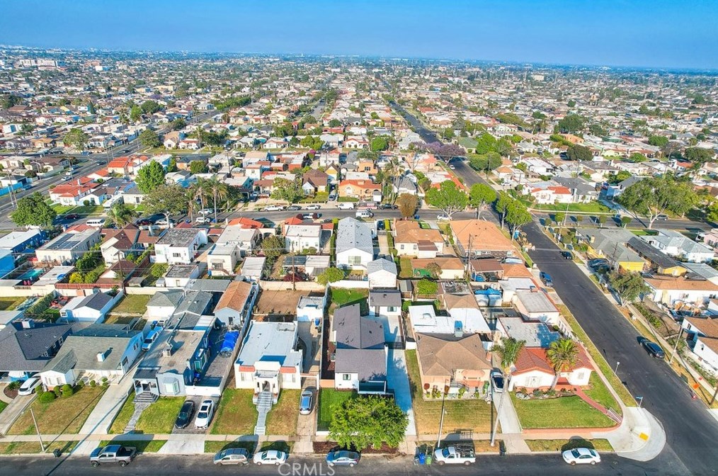 9236 Hobart Blvd, Los Angeles CA  90047-3820 exterior