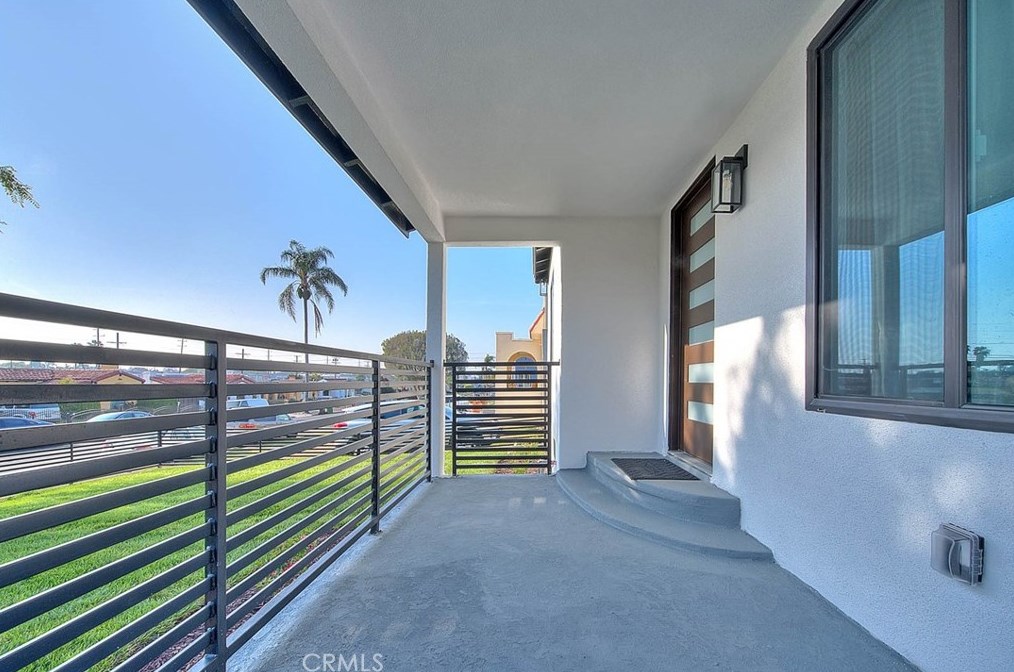 9236 Hobart Blvd, Los Angeles CA  90047-3820 exterior