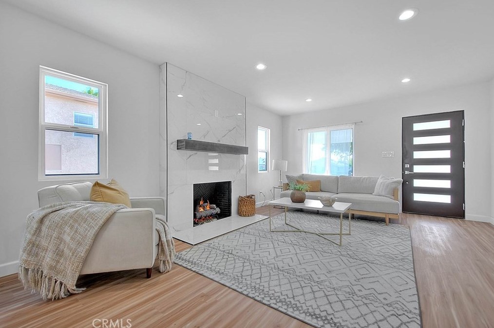 9236 Hobart Blvd, Los Angeles CA  90047-3820 exterior
