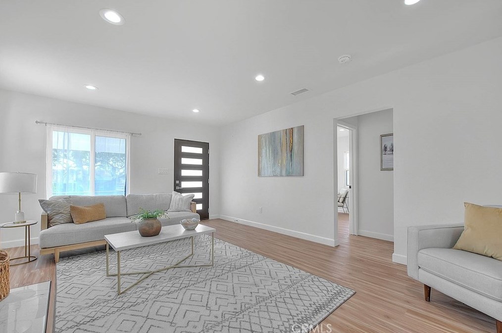 9236 Hobart Blvd, Los Angeles CA  90047-3820 exterior