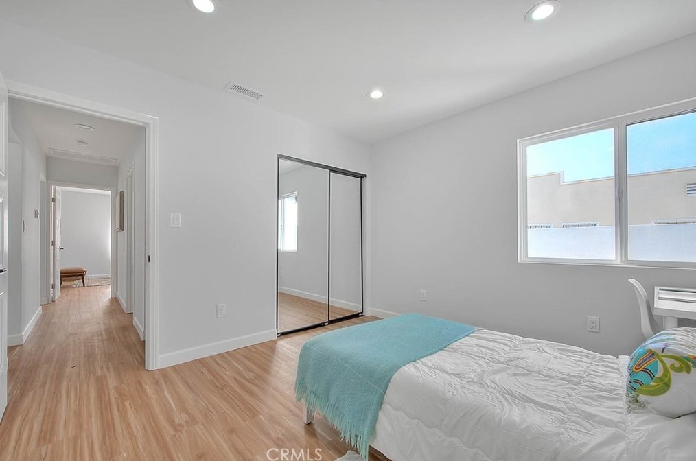 9236 Hobart Blvd, Los Angeles CA  90047-3820 exterior