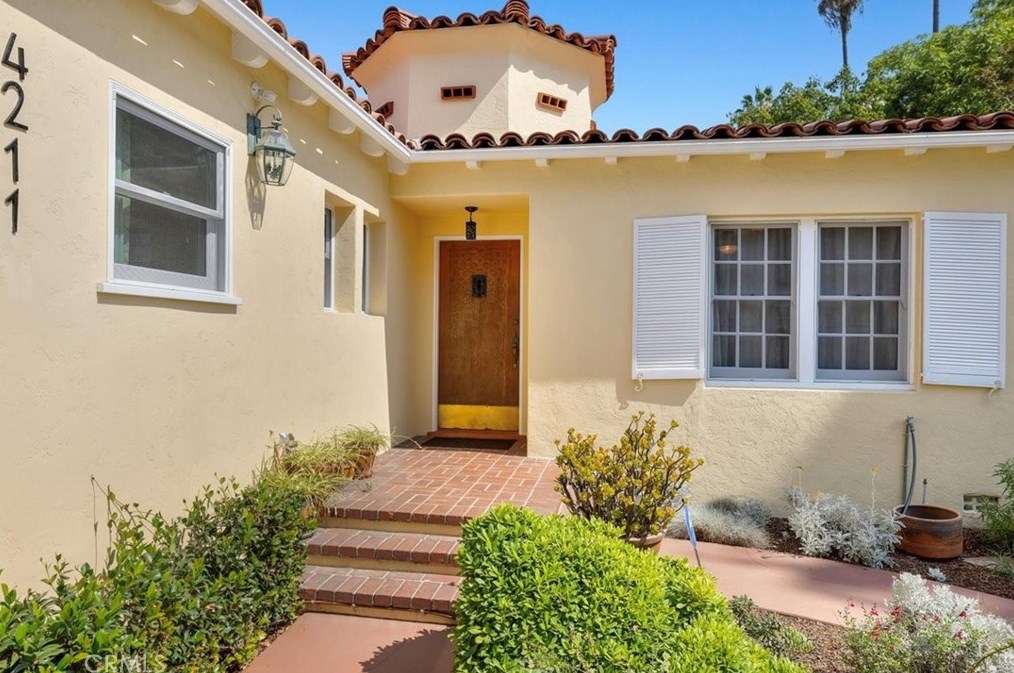 4211 Pine Ave, Long Beach, CA 90807-1925