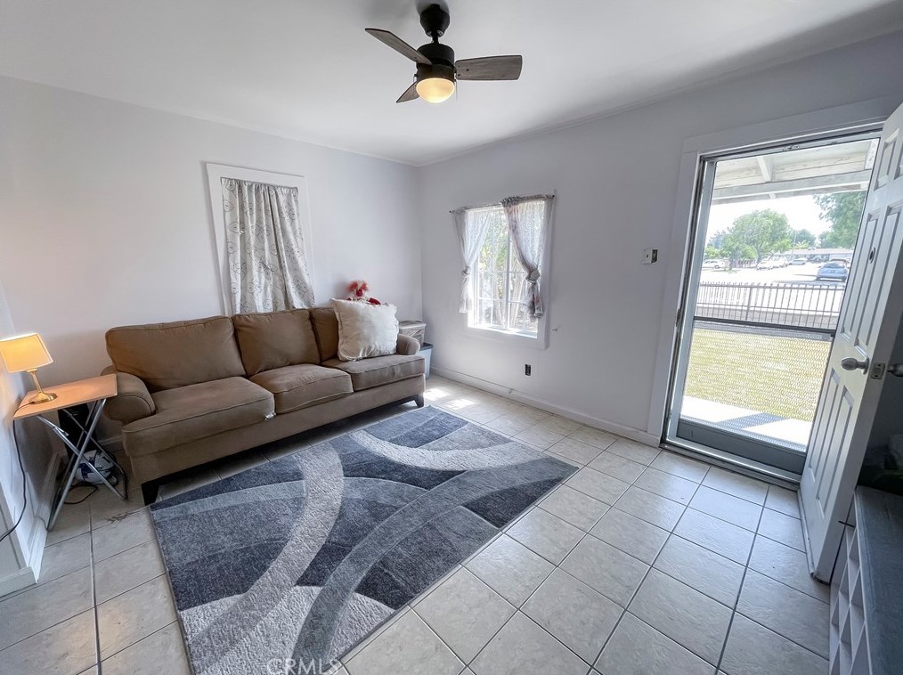 322 Raitt St, Santa Ana, CA 92703-3659