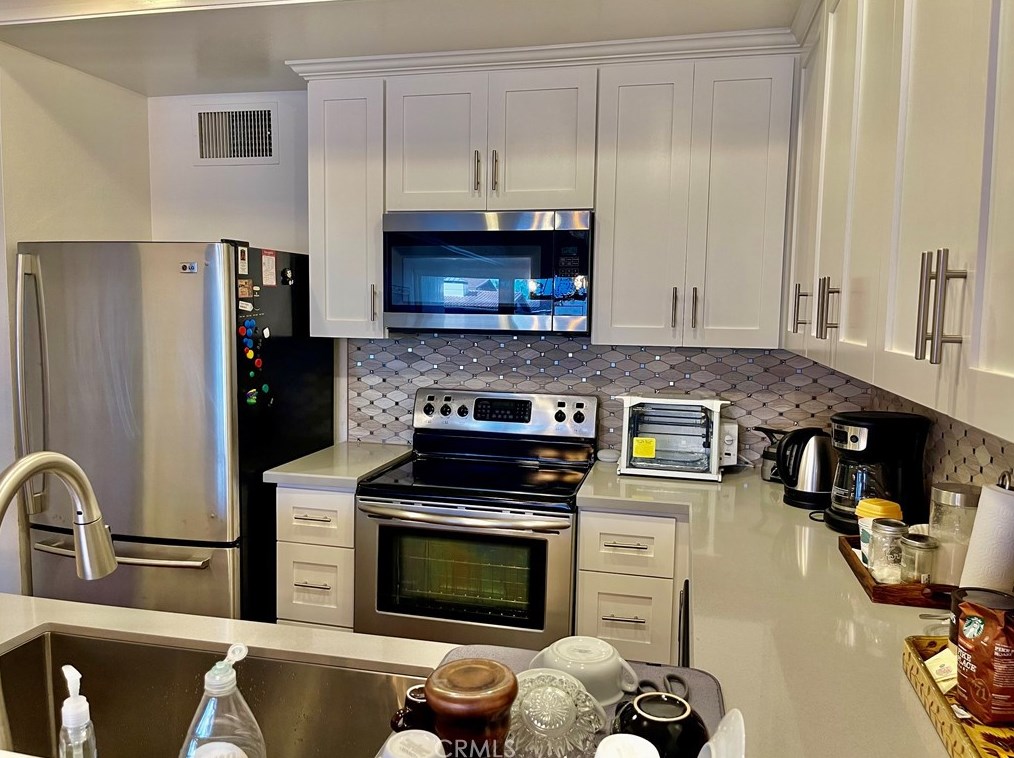 8324 Marina Pacifica Dr, Long Beach CA  90803-7005 exterior