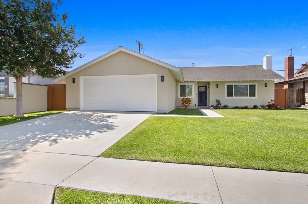 4782 Scenario Dr, Huntington Beach, CA 92649