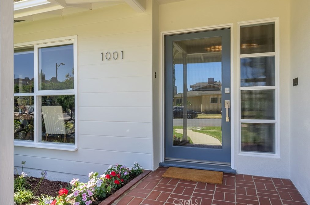 1001 Claiborne Dr, Long Beach, CA 90807-2467
