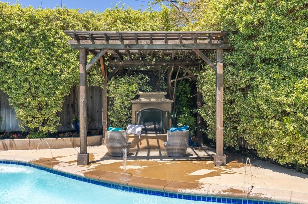 3615 Lime Ave, Long Beach CA  90807-4143 exterior