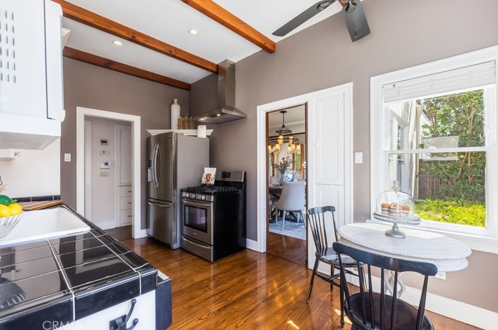 3615 Lime Ave, Long Beach CA  90807-4143 exterior