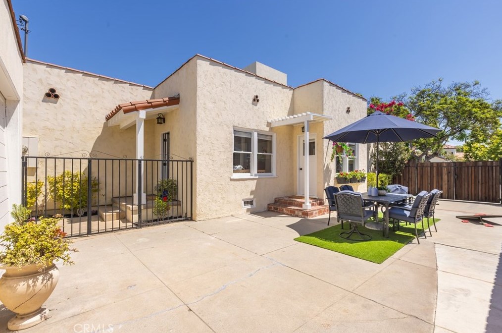 3615 Lime Ave, Long Beach CA  90807-4143 exterior