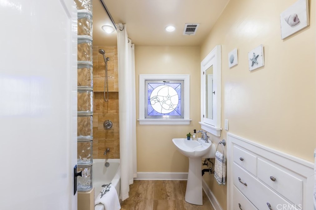 3615 Lime Ave, Long Beach CA  90807-4143 exterior