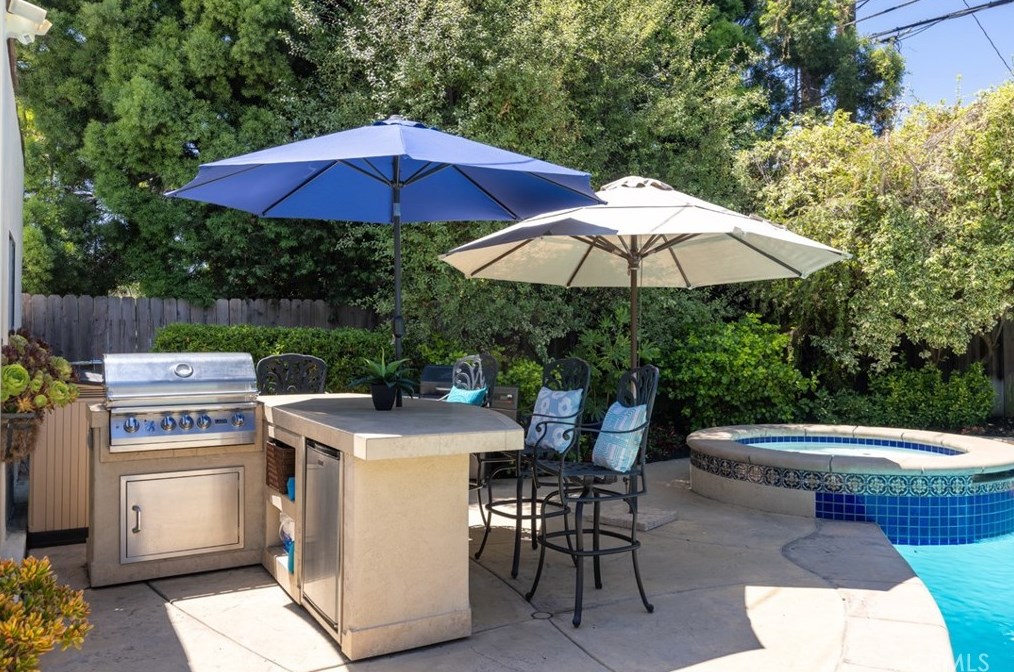 3615 Lime Ave, Long Beach CA  90807-4143 exterior