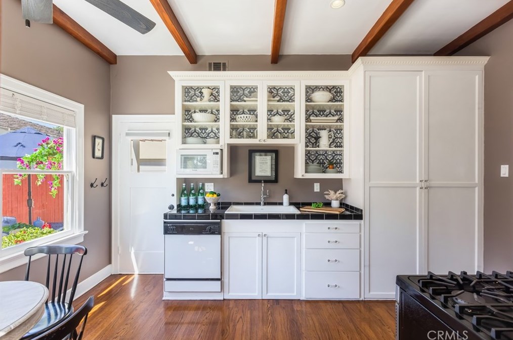 3615 Lime Ave, Long Beach CA  90807-4143 exterior