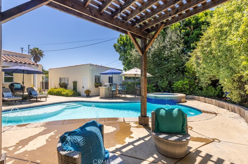 3615 Lime Ave, Long Beach CA  90807-4143 exterior