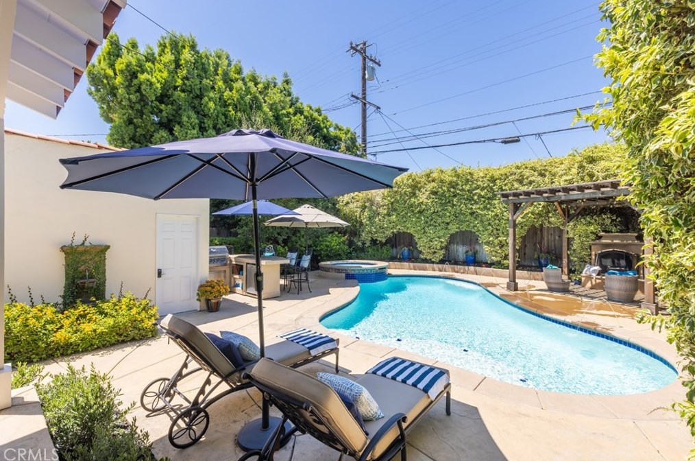 3615 Lime Ave, Long Beach CA  90807-4143 exterior