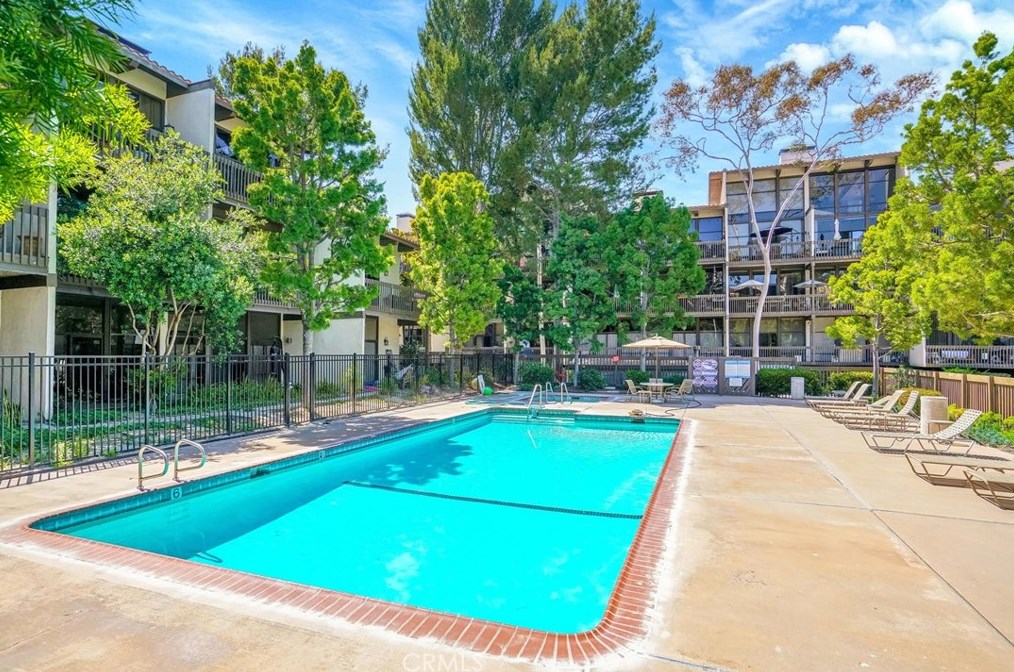 7235 Marina Pacifica Dr, Long Beach CA 90803-3899 exterior