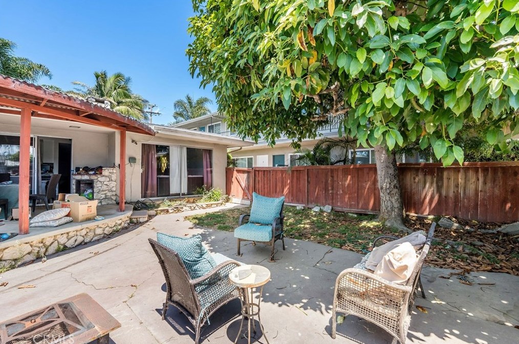 1620 Maple Ave, El Segundo CA  90245-3346 exterior