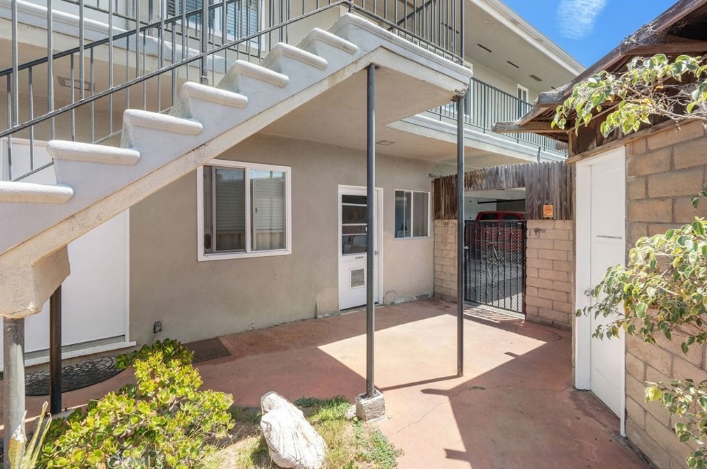 1620 Maple Ave, El Segundo CA  90245-3346 exterior