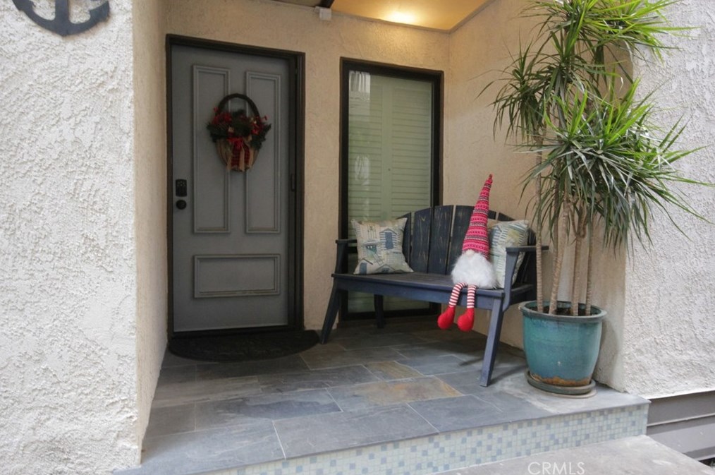 5129 Marina Pacifica Dr, Long Beach, CA 90803-3815