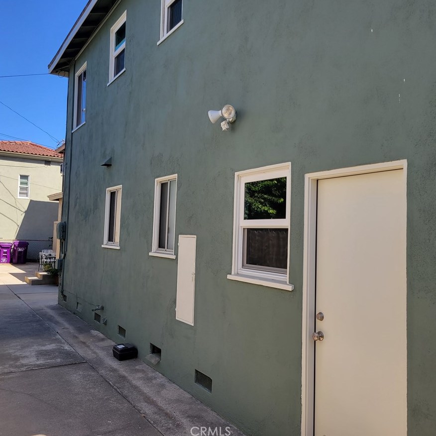 3009 3 St, Long Beach CA  90814-6608 exterior