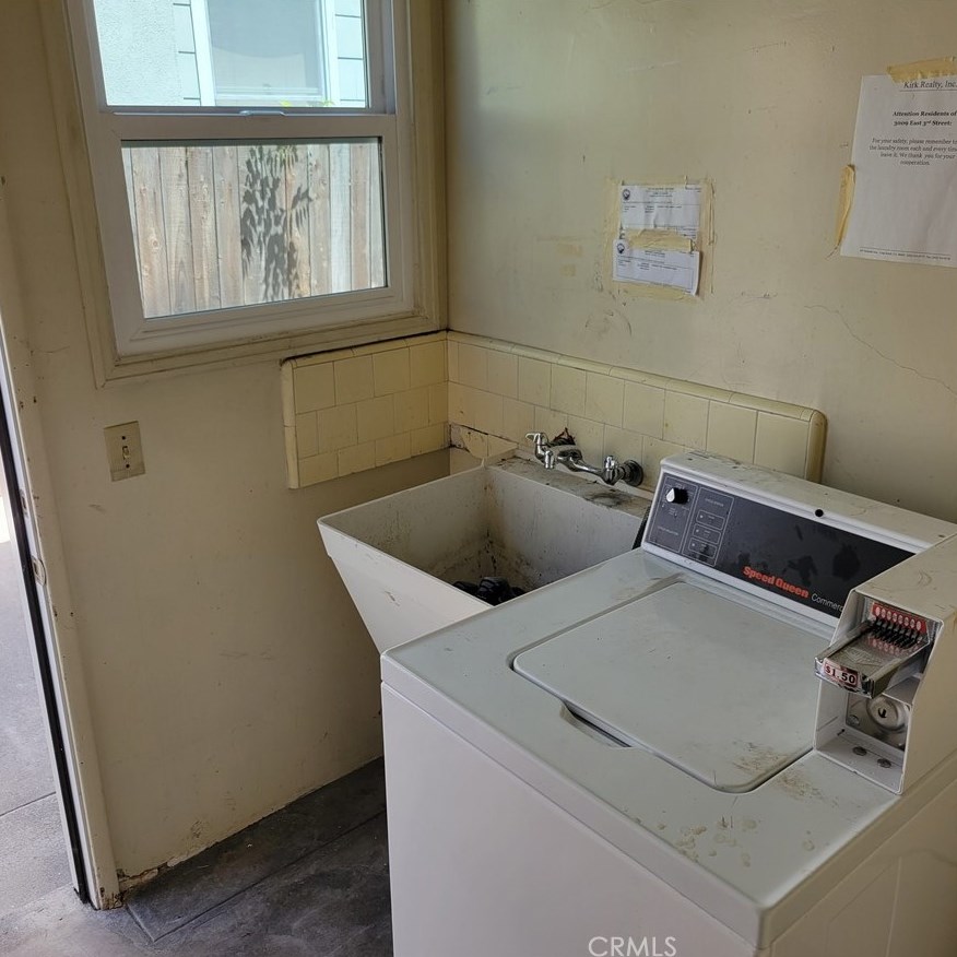 3009 3 St, Long Beach CA  90814-6608 exterior