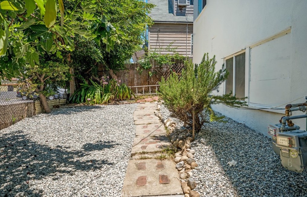 2211 2nd St, Los Angeles CA  90033-4007 exterior