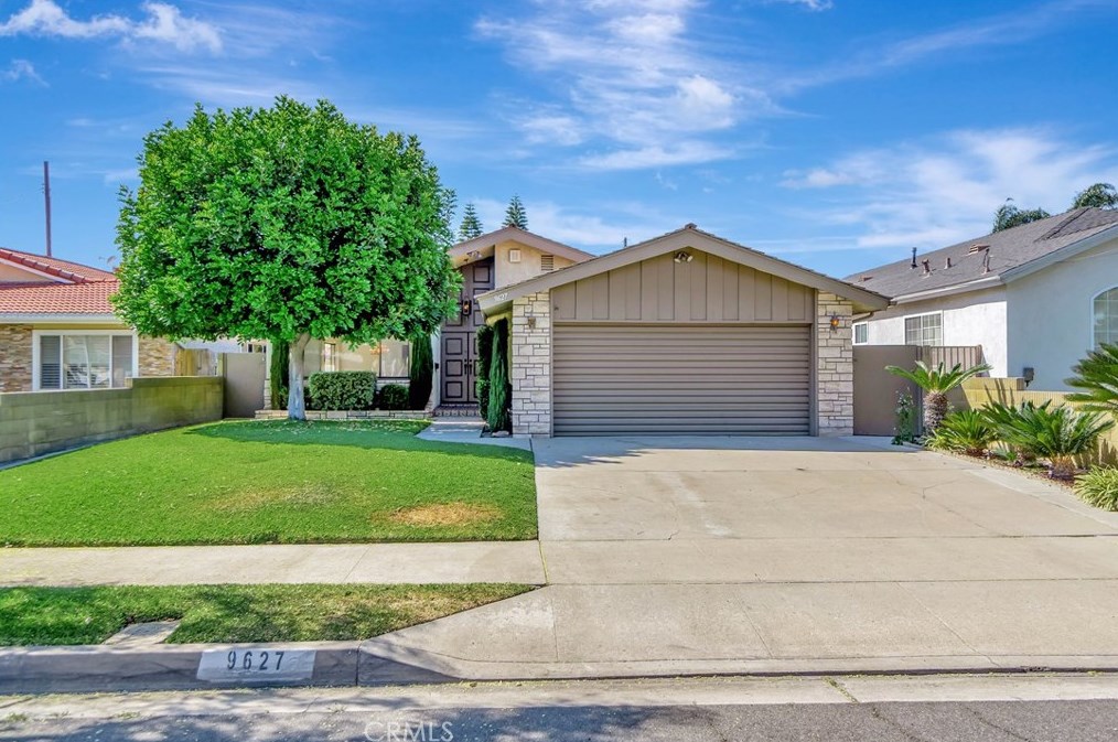 9627 Downey Ave, Downey, CA 90240-3206