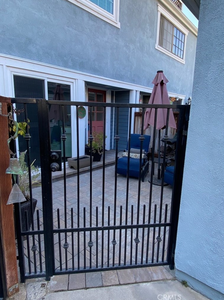 700 E Lake Dr #4, Orange, CA 92866