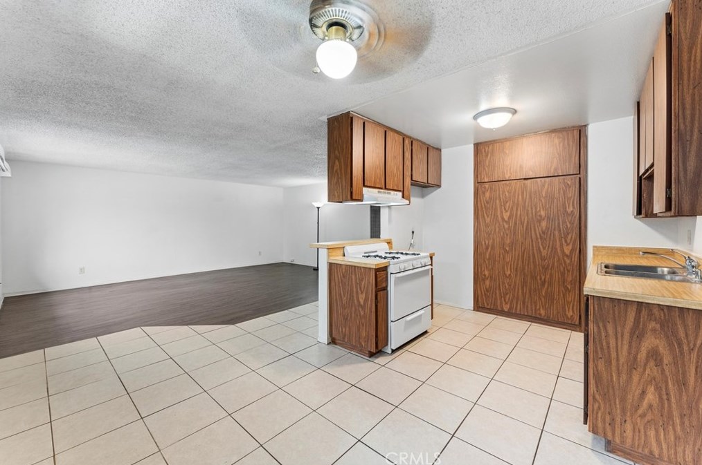 3700 Savanna St, Anaheim CA  92804-3695 exterior