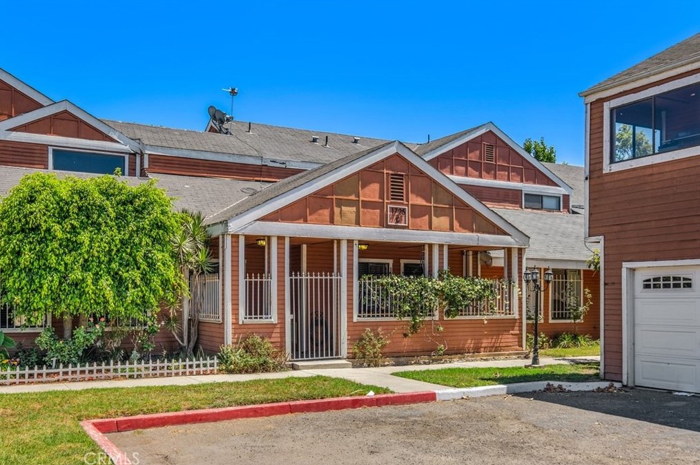1725 3rd St, Santa Ana CA  92703-3664 exterior